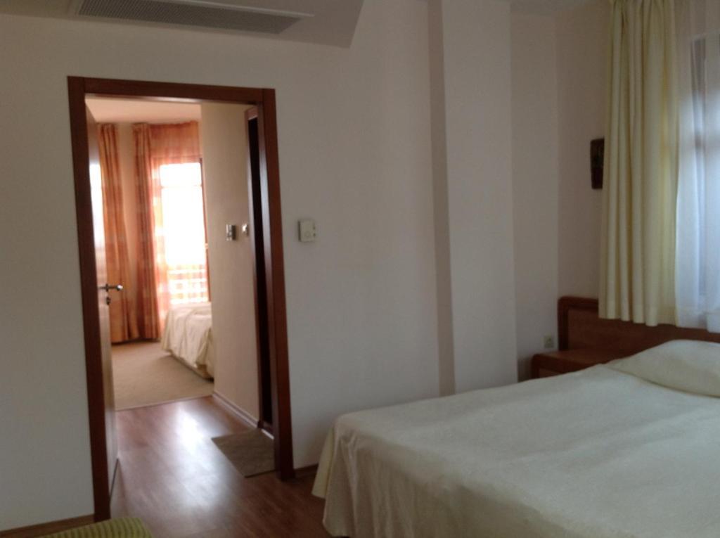 Family Hotel Saint Nikola نيسيبار الغرفة الصورة